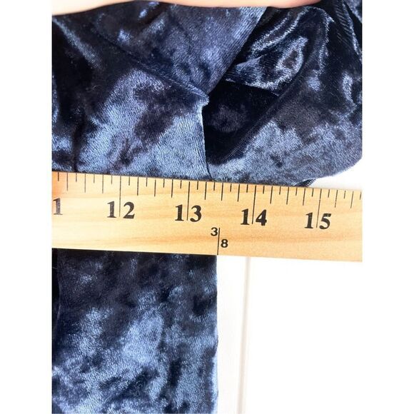 Sadie and Sage Velvet Off The Shoulder Top Blue Size M - Picture 7 of 11
